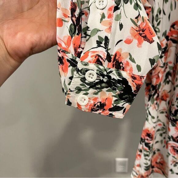 Torrid Floral long sleeve loose fit V-Neck Blouse size large - Picture 5 of 13